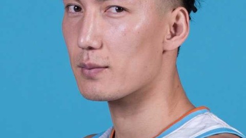 新赛季新疆飞虎官方定妆照出炉 可兰白克前卫发型抢镜