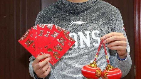 广厦众将手写春联送心语 新春佳节寄深情