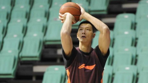 绝境中的怒吼：广东宏远本溪破冰，周鹏一剑封喉改写半决赛战局