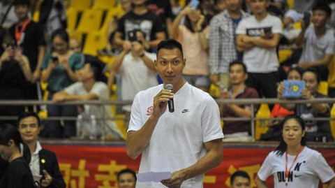 易建联空降海口，点燃三人篮球盛夏之夜