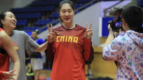 剑指里约：中国女篮巾帼们的备战故事