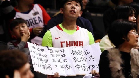 热血与颜值齐飞：篮球架下那道最美的风景线