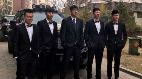 铁汉柔情山东男篮内线悍将李林烟台大婚兄弟情谊点亮幸福时刻