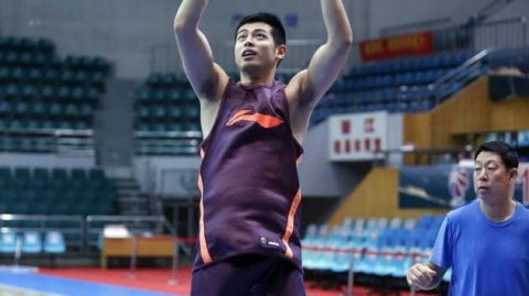 首钢将帅挥汗备战，新赛季从刻苦训练开始