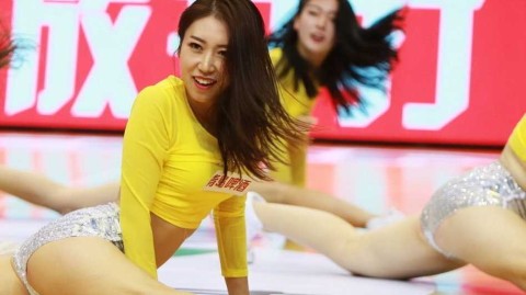 CBA赛场最美的风景线 篮球宝贝演绎力与美