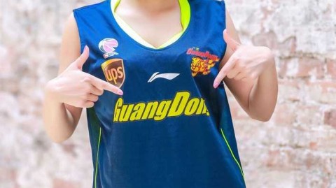 宏远啦啦队青春风暴 球场边的迷人风景线