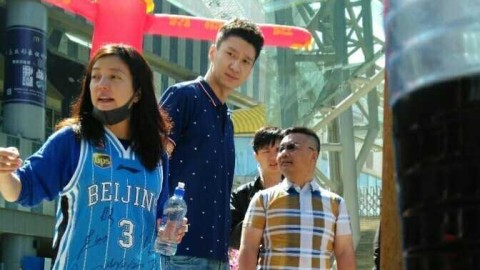 赵薇身穿马布里签名球衣执导新片，孙悦跨界助阵《没有别的爱》