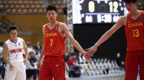东亚赛广厦双星闪耀，国奥男篮大胜香港“邓肯”
