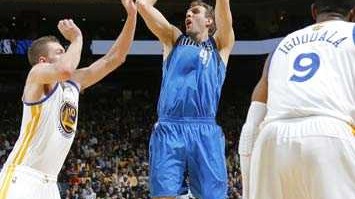 北京时间3月22日NBA常规赛勇士110-126不敌老鹰吞三连败，第三节崩盘净负19分