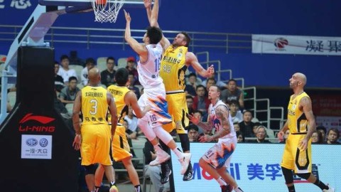 加时苦战弗神狂砍五十四分三双 上海大鲨鱼主场险胜北控