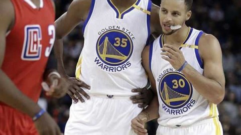 骑士险胜残阵勇士！末节冲突6次技犯引爆大通中心