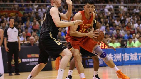 国奥双塔联袂发威，外线尖刀神准，重温中国男篮蓝领悍将的青春风暴