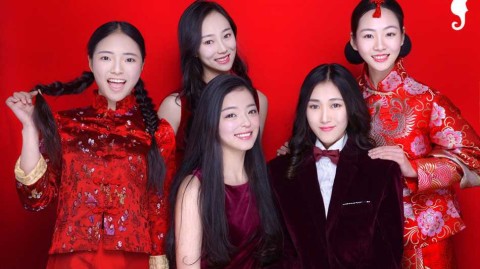 新春红运萌宝图鉴：穿唐装捧中国结的年味小仙女