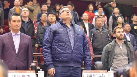 达拉斯情缘：小尼尔森济南观战，见证丁彦雨航领军主场大胜八一