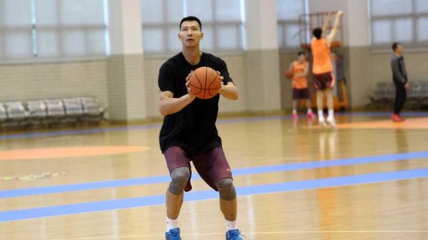 粤疆大战前夕，广东宏远众将挥汗备战，易建联领衔苦练静候恶战