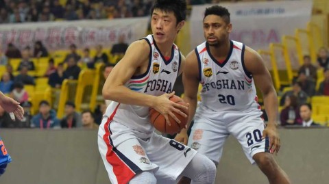 邓哈哈合砍七十分，四川豪取十一连胜！佛山虽败犹荣，青春风暴席卷赛场