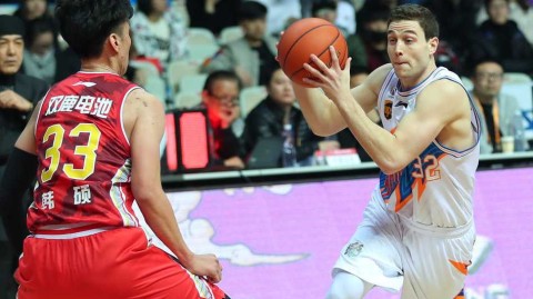 龙争虎斗映篮坛：CBA赛场群星闪耀时