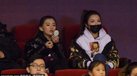 丁彦雨航睢冉女友看台斗艳，山东复仇新疆豪取三连胜