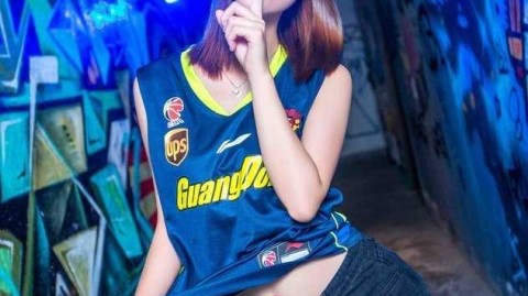 广东宏远篮球宝贝碎边短裙下的热血与柔光
