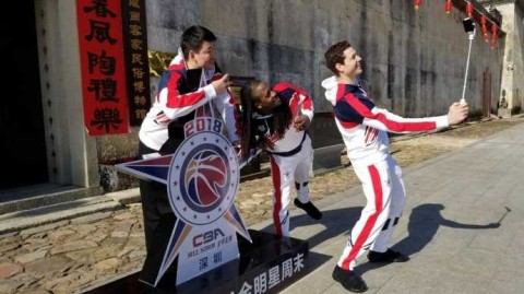 弗雷戴特与福特森顾全畅游深圳 体验中国文化赞不绝口