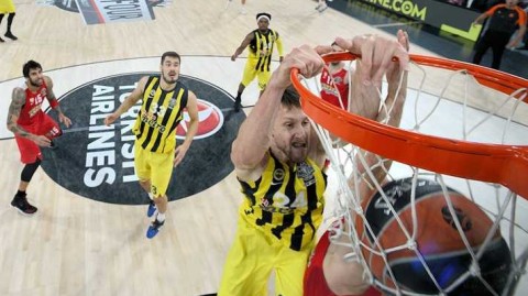 王者加冕激情一刻 欧冠篮决赛史诗画卷