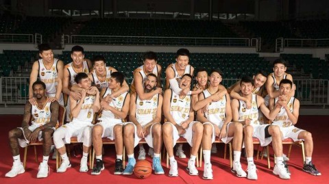 山西男篮新赛季众生相詹宁斯搞怪斯科拉秀麒麟臂