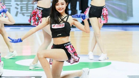 上海哔哩哔哩啦啦队燃爆全场 二次元萌力席卷CBA赛场
