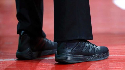 裁判脚上的“飞人”与篮协严规：回顾CBA球鞋门那夜的执法细节