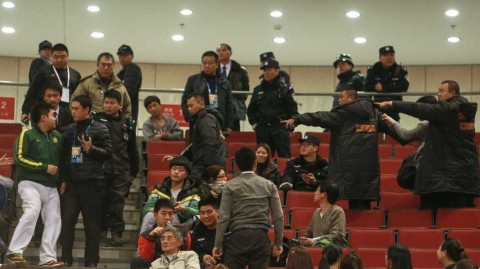 京川大战球迷看台起冲突 五棵松那个寒夜留下的伤痛与反思