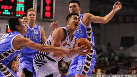 哈德森独揽二十九分 郭艾伦穿针引线 辽宁主场力克北京豪取六连胜