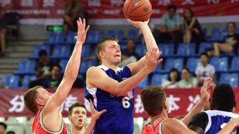 苏州八国赛美国职业联队力克白俄罗斯，赛场风云激荡