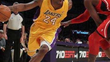 2011湖人热火CCTV5巅峰战：科比末节觉醒难阻三巨头横扫