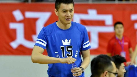 杨鸣现身沈阳精英赛，场边一举一动皆是风景