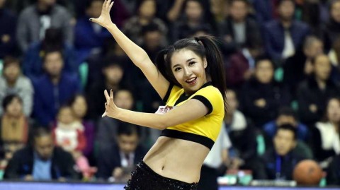 CBA赛场上的美丽风景线 篮球宝贝热舞瞬间点燃冬日激情