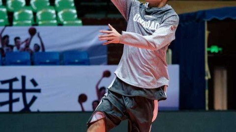 巴蜀之冬燃战火 青岛双星成都磨砺待强敌