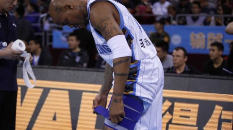 京川之战风云录：马布里浴血倒地，闵鹿蕾场边焦急，宿敌对决的燃情瞬间