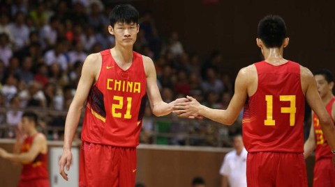 国奥男篮热血志：胡金秋镇守内线，李京龙原帅外围发炮