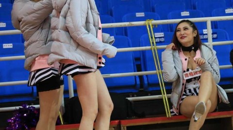 青春风暴席卷篮下：CBA篮球宝贝的力与美