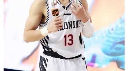 当“大侄子”撞上“灵魂画手” 郭艾伦的微博头像与发型进化论