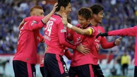 日韩亚冠赛场酿群殴：济州联替补飞奔半场肘击引发大规模冲突