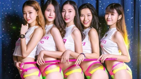 粤色绽放：舞时尚啦啦队火辣写真倾情助威 CBA 新赛季