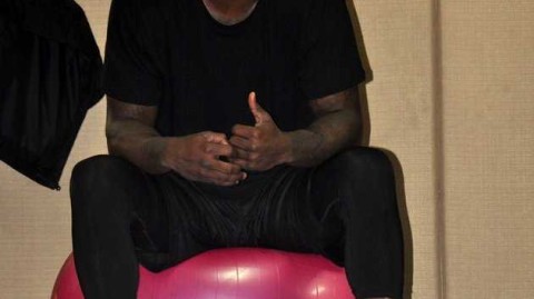 齐鲁德比前温情一幕：劳森归队即与丁彦雨航相谈甚欢，山东高速静待季后赛首战