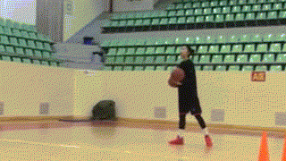 篮球热爱：从半场三分到曼巴精神的自我修炼