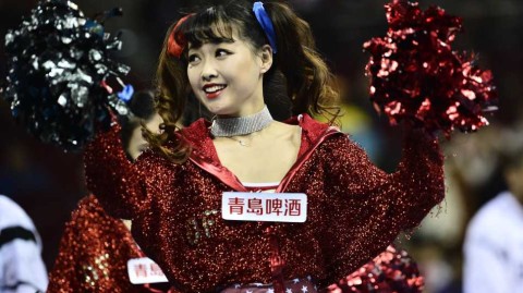 光影跃动：从暖场配角到赛场主角的篮球宝贝