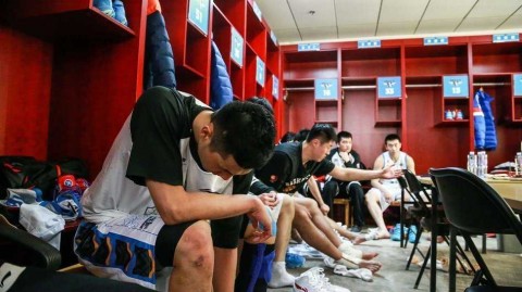 五棵松寒夜：北京首钢卫冕之路亮起红灯