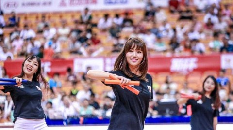 深圳斯杯战火燃，篮球宝贝热舞点燃赛场激情