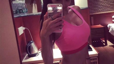 烈焰红唇勾勒极致腰身，深圳烈豹晓华全明星赛惊艳绽放