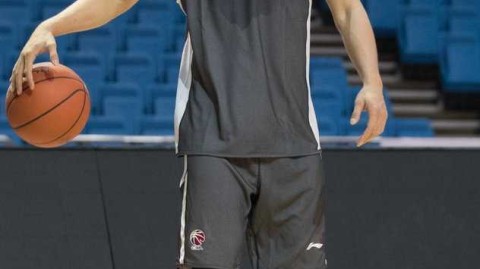 方硕挂帅演练射术 北京首钢静候新赛季第二轮挑战