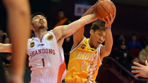 野兽对决与意外冲突：CBA那些令人血脉偾张的瞬间