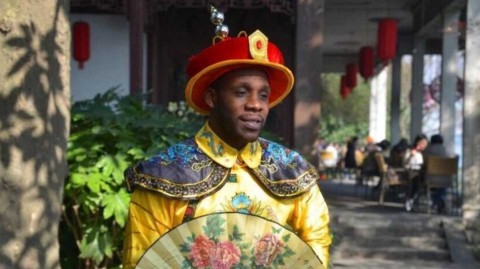 哈德森龙袍加身全家福 辽篮之神中国年味浓